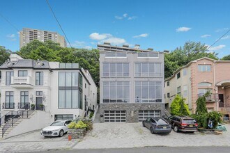 760 Undercliff Ave in Edgewater, NJ - Building Photo - Building Photo