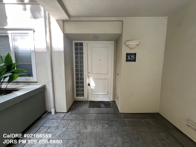 2243 Martin in Irvine, CA - Building Photo - Building Photo