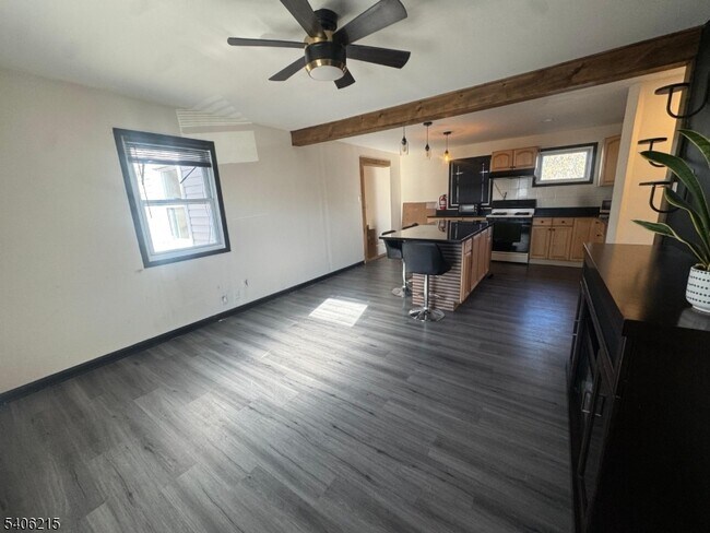 2505 Girard Pl in Union, NJ - Building Photo - Building Photo