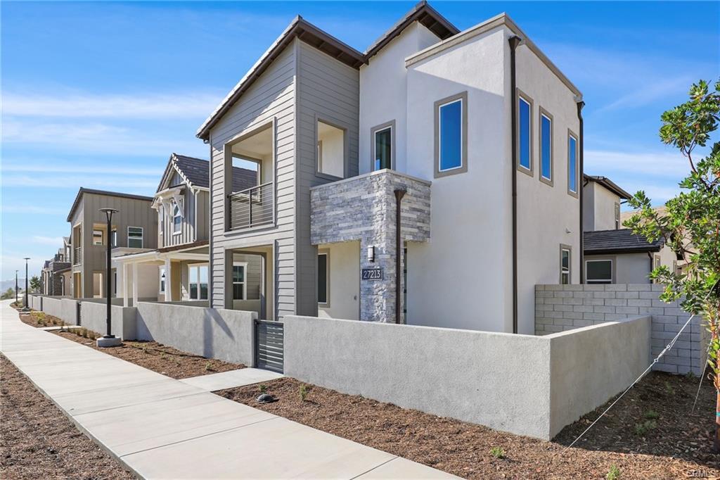 27213 Tamarack Ln in Valencia, CA - Building Photo