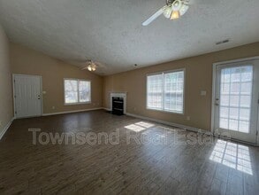 566 Crooked Creek Ct in Fayetteville, NC - Building Photo - Building Photo