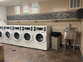 6314 Friars Rd, Unit 301 in San Diego, CA - Foto de edificio - Building Photo