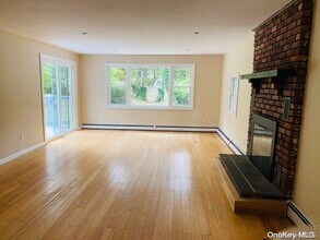 143 Dickinson Ave in East Northport, NY - Building Photo - Building Photo