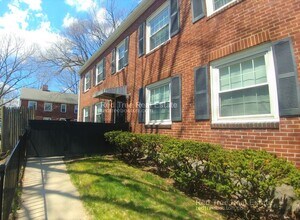 140 Babcock St, Unit 1 in Brookline, MA - Foto de edificio - Building Photo