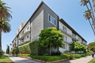 123 California Ave in Santa Monica, CA - Foto de edificio - Building Photo