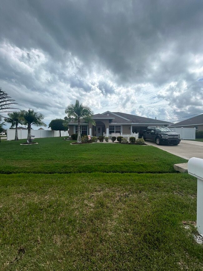 5229 N Piper Cir in Port St. Lucie, FL - Building Photo - Building Photo