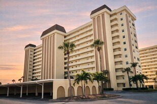4550 Cove Cir in St. Petersburg, FL - Building Photo