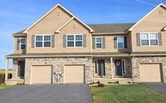 108 Linda Sue Ln in Myerstown, PA - Building Photo