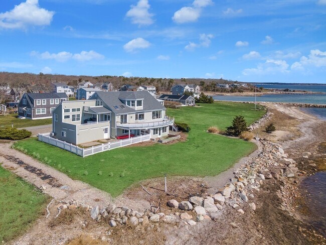 7 Anawan Rd in Mattapoisett, MA - Building Photo - Building Photo