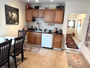 128 Cedar St, Unit 1 in Somerville, MA - Foto de edificio - Building Photo