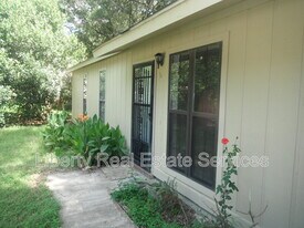 707 Thornwood Way in Hinesville, GA - Building Photo