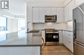 3270 Sheppard Ave E in Toronto, ON - Building Photo - Building Photo