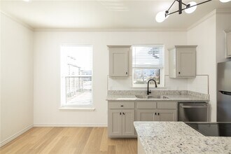 1137 N Leverett Ave in Fayetteville, AR - Foto de edificio - Building Photo