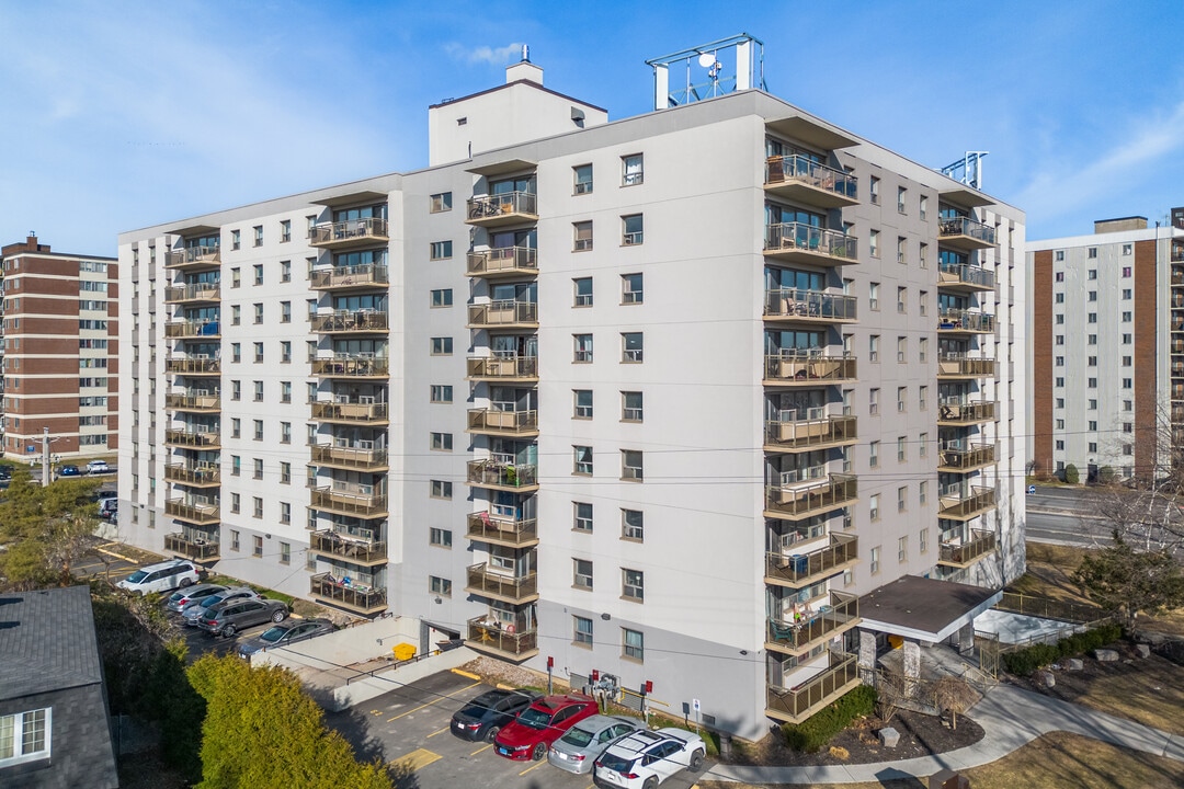 Edgeworth in Ottawa, ON - Building Photo