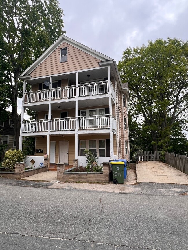 337 Wilson St in Waterbury, CT - Building Photo - Building Photo