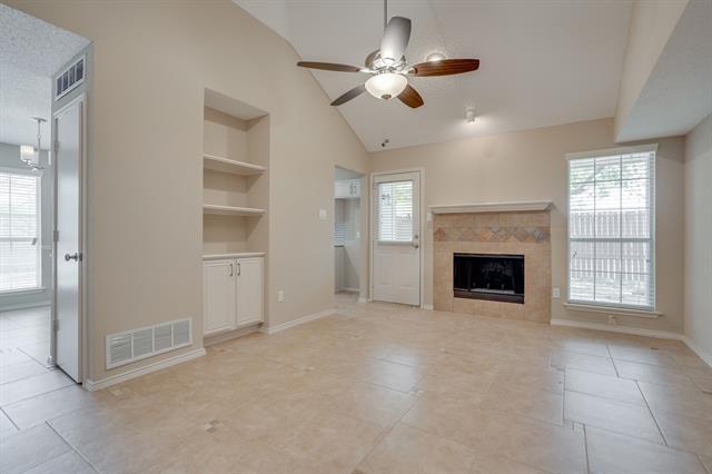 755 Burr Oak Dr in Lewisville, TX - Building Photo