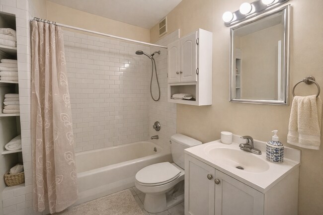 1748 Beacon St in Brookline, MA - Building Photo - Building Photo