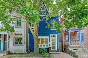 22 Cummings St in Toronto, ON - Building Photo