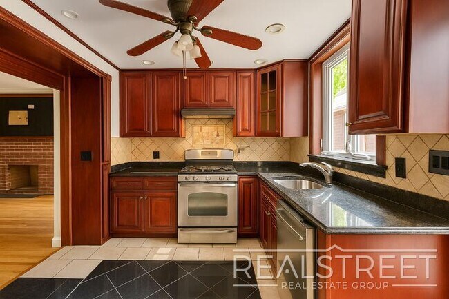 376 Kosciusko Street – Large 1 Bedroom wit in Brooklyn, NY - Building Photo - Building Photo