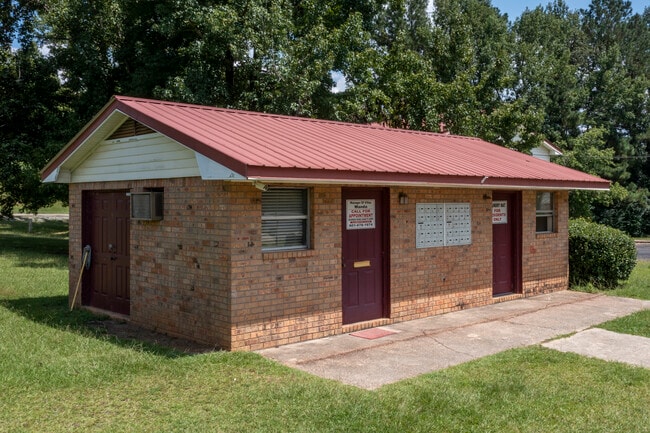 1500 N Archusa Ave in Quitman, MS - Foto de edificio - Building Photo