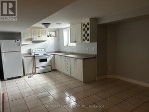 30 Sedgegrass Way in Brampton, ON - Building Photo - Building Photo