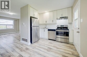 4 Ramore St in Cambridge, ON - Building Photo - Building Photo