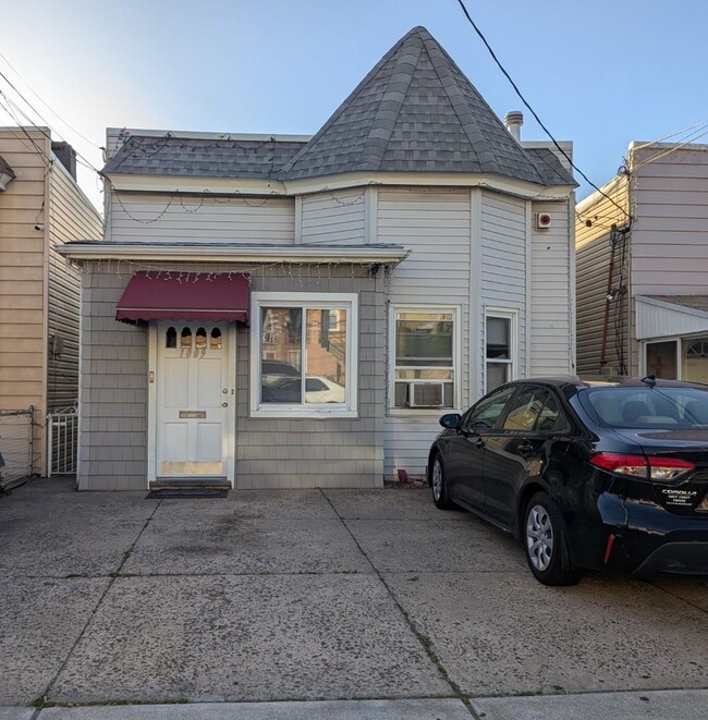 property at 1009 Grand Ave