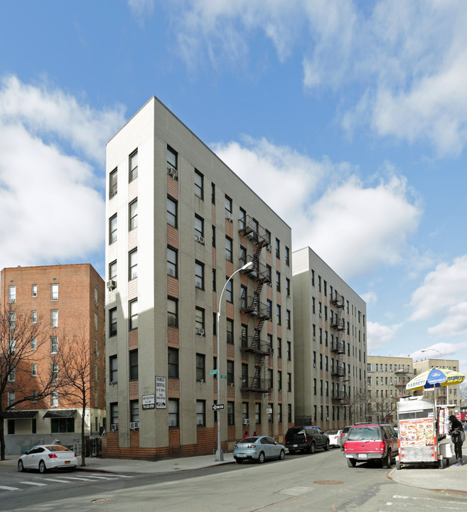 Elevatored Apt. Bldg in Bronx, NY - Building Photo