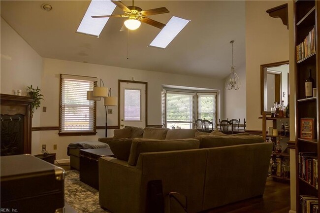 116 Grays Landing in Hampton, VA - Building Photo - Building Photo