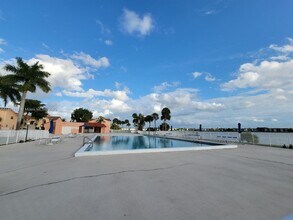 20840 San Simeon Way-Unit -107 in Miami, FL - Building Photo - Building Photo