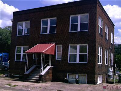 800 Phoenix Ave in Chester, WV - Building Photo