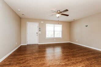 637 Big Hurricane Dr in La Vergne, TN - Building Photo - Building Photo