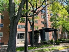 39 E 39th St in Paterson, NJ - Building Photo