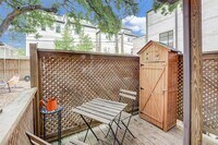 516 W Gray St photo'