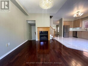 111 Madison Heights Blvd in Markham, ON - Building Photo - Building Photo