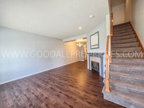 2082 Ridgeview Cir in Clive, IA - Building Photo - Building Photo