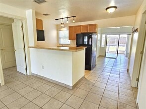 323 Palmetto Rd W in Nokomis, FL - Foto de edificio - Building Photo
