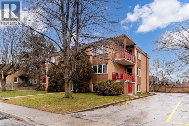 807 Robinson St in Burlington, ON - Building Photo - Building Photo