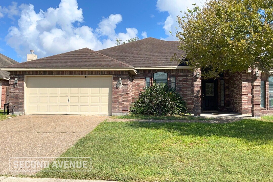6818 King George Pl in Corpus Christi, TX - Building Photo