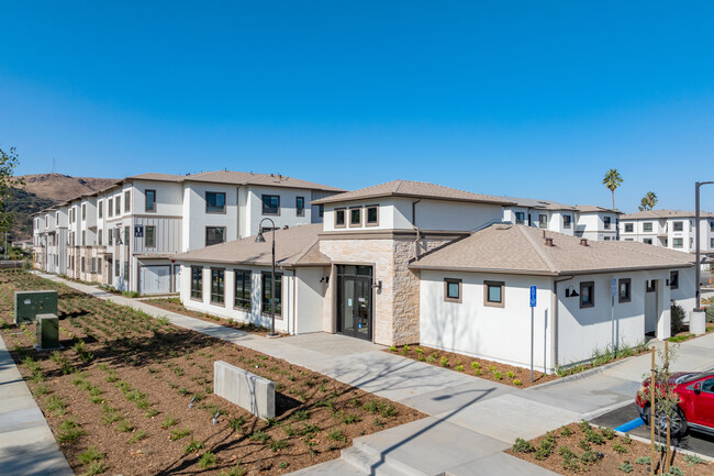 The Village at Madrone in Morgan Hill, CA - Foto de edificio - Building Photo