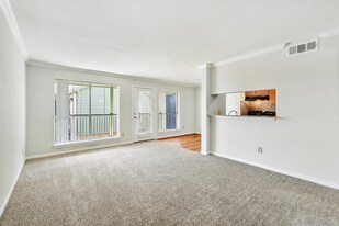 Reserve at Westwood in Houston, TX - Building Photo