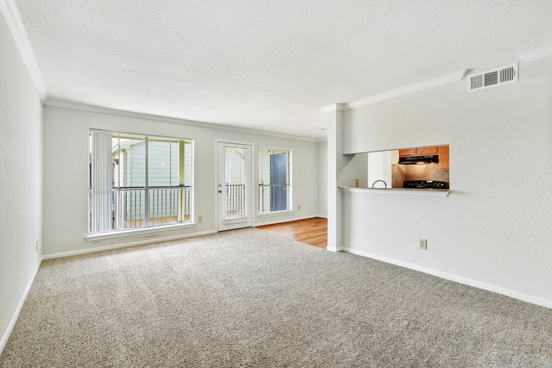 Reserve at Westwood in Houston, TX - Building Photo