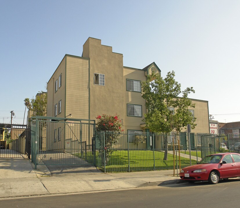 Sunflower Norton Apartments in Los Angeles, CA - Building Photo