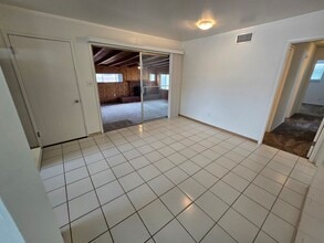 3686 Ashford St in San Diego, CA - Building Photo - Building Photo