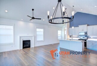 538 Fashion Creek Ct in Murray, UT - Building Photo - Building Photo