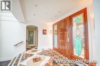 69 Isleview Rd in West Vancouver, BC - Building Photo - Building Photo