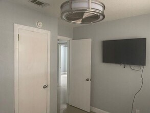 543 Sandra Ave in Daytona Beach, FL - Foto de edificio - Building Photo