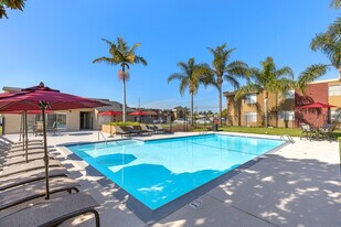 Naples Court- IMMEDIATE MOVE IN AVAILABLE!!