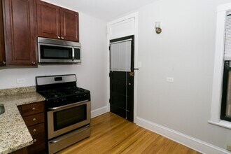 2105 W Ainslie St in Chicago, IL - Building Photo - Building Photo