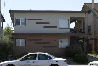 2530 Fruitvale Ave in Oakland, CA - Building Photo - Building Photo